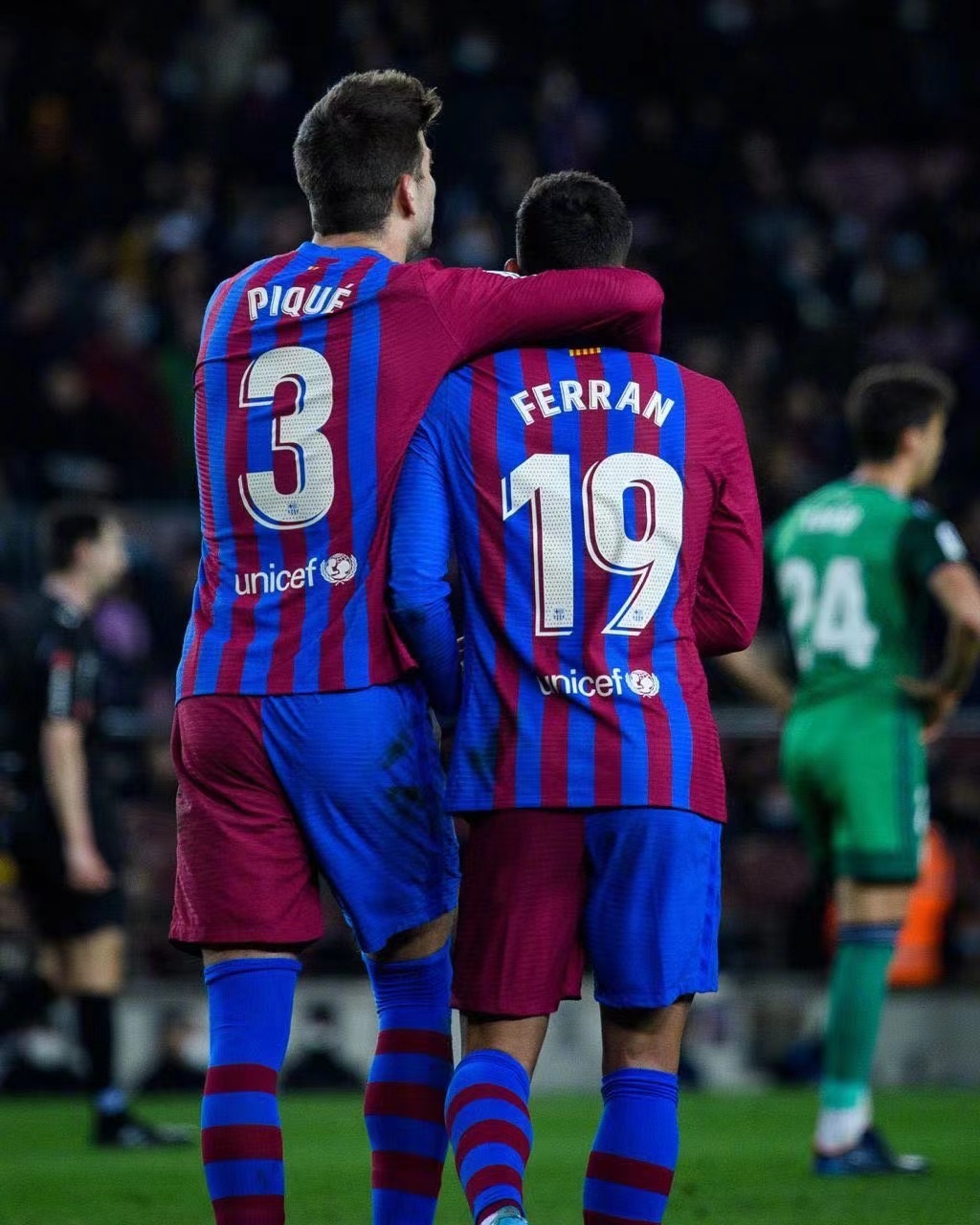 塞维利亚逆转AC米兰，费兰·托雷斯绝境逆转