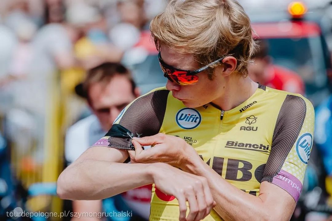 比利时力克波兰，罗本制霸全场