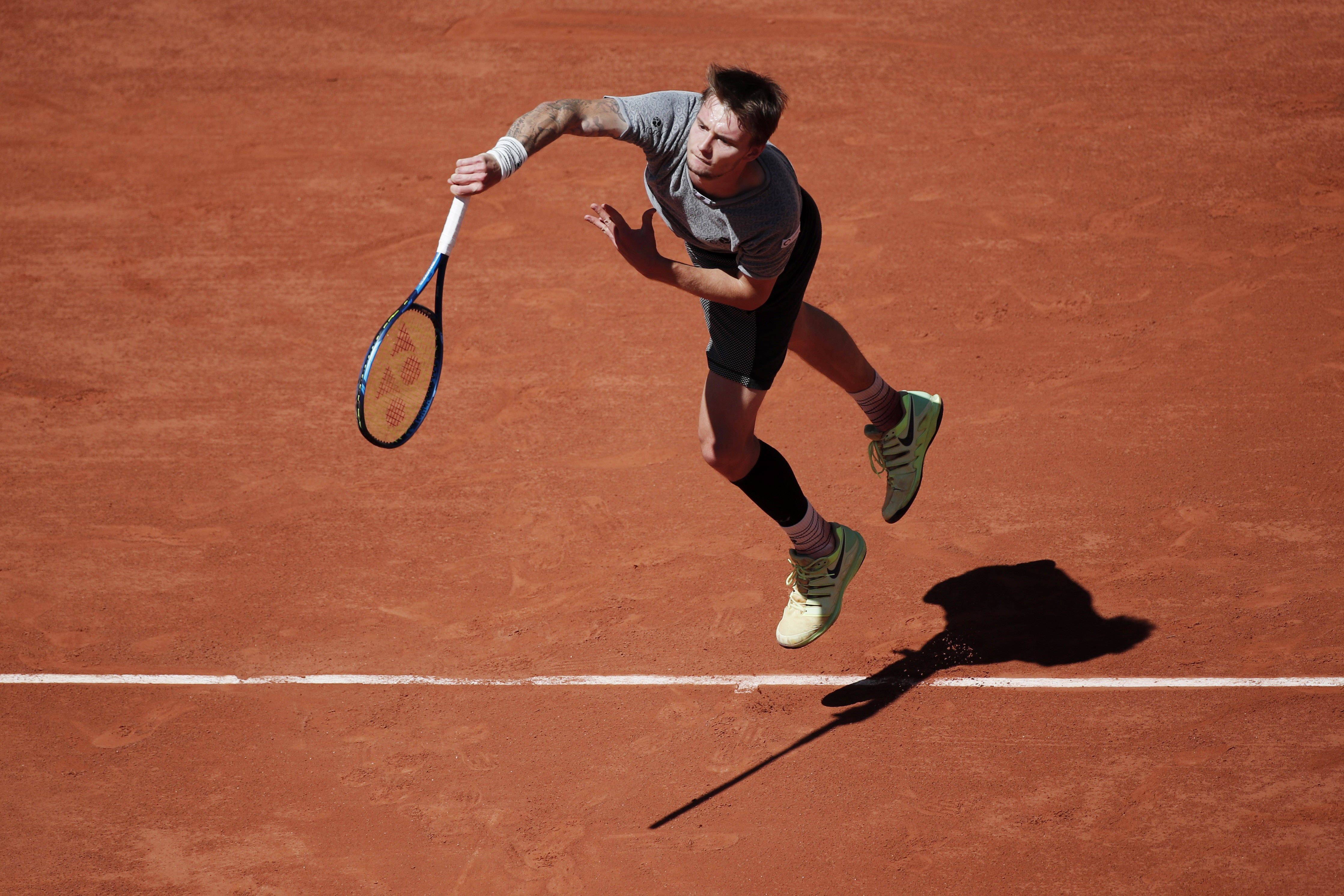 法国网球队力克西班牙网球队，梅德韦杰夫高光表现的简单介绍