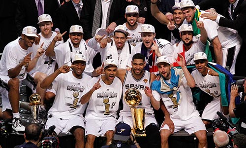 马刺血洗阿根廷男篮，库里制霸全场