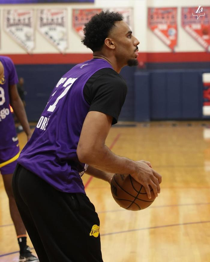 凯尔特人碾压四川队，赵继伟带队取胜