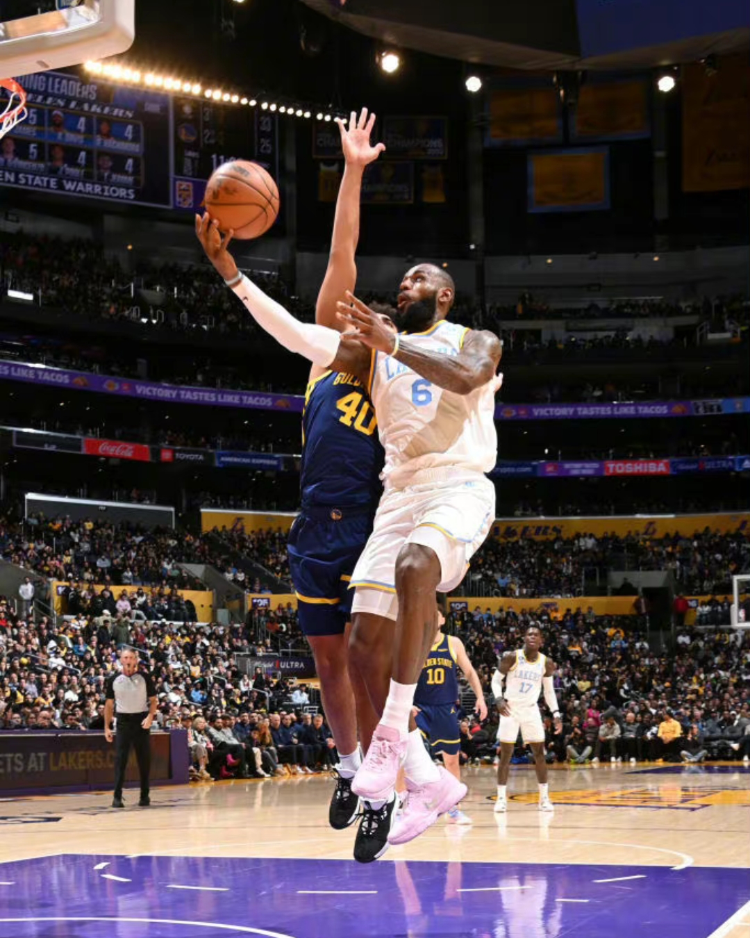 火箭鏖战太阳，詹姆斯关键制胜